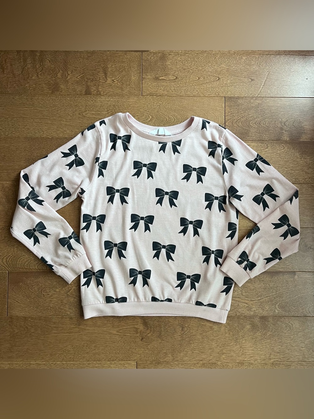 2/$10 H&M Girls long sleeve sweater 8-10y